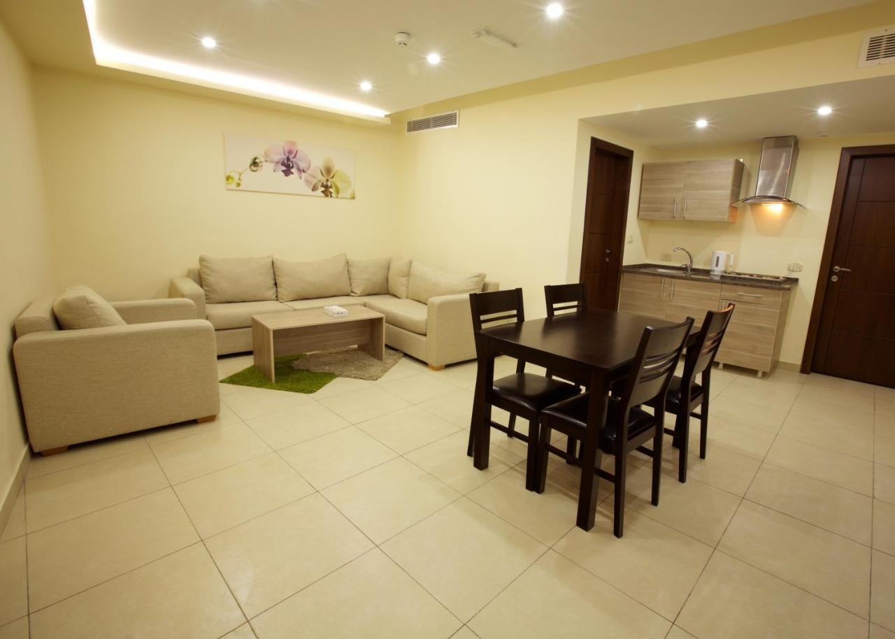 Lujain Hotel فندق النور واللجين 安曼 客房 照片